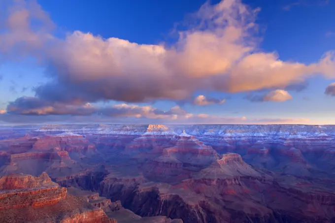 Grand Canyon - panoramic view from Yavapai Point towards the North Rim of the Grand Canyon. sunrise - Grand Canyon National Park - South Rim -  Arizona - USA .