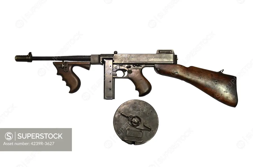 Thompson Model 1928 submachine gun with drum magazine.