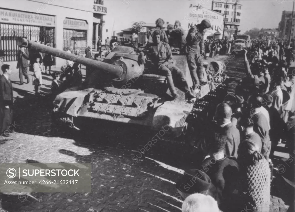 Residents of Bucharest welcome the Soviet troops on August 31, 1944 ...