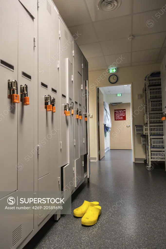 Hospital staff cloakroom.