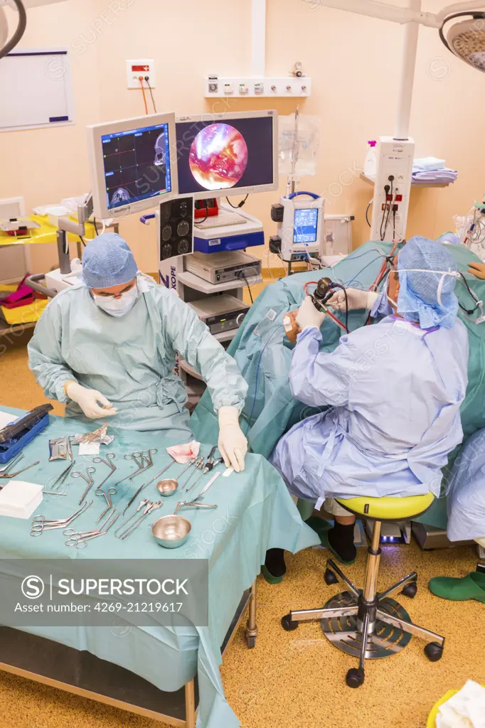 Sinus computer assisted surgery (neuronavigation). Surgeon performing functional endoscopic sinus surgery. Limoges hospital, France.