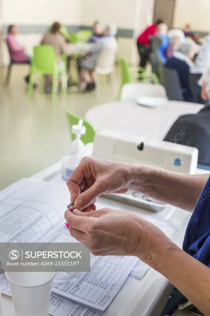 EHPAD specialized in the care of the elderly suffering from Alzheimer's disease, Preparation and distribution of drugs to patients by a nurse, Psychogeriatric care center, France.