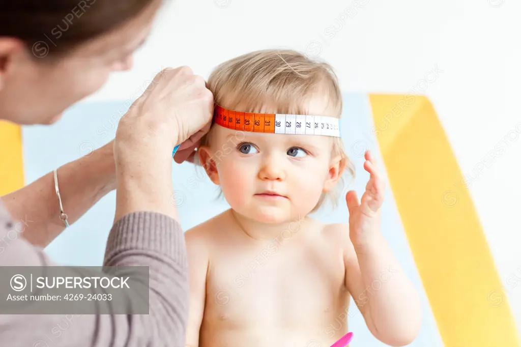 Measurement of the circumference of a 14 months old baby's head