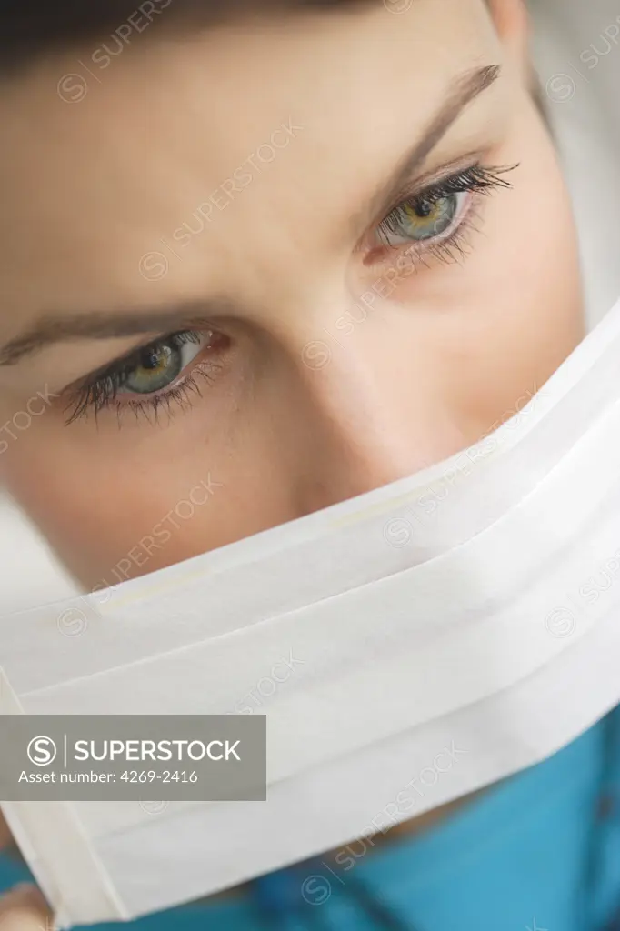 Woman wearing a protective mask.