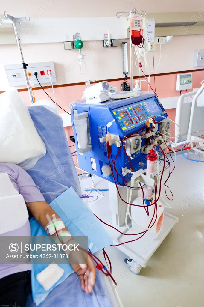 Patient hemodialysis and transfusion for anemia. Limoges hospital, France.