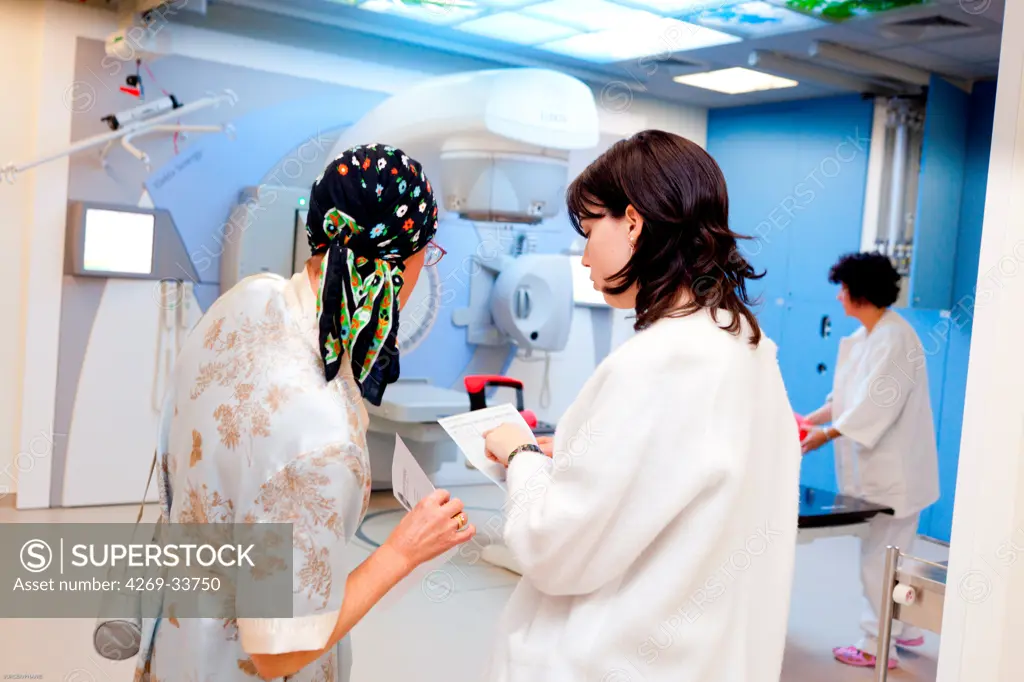 Radiotherapy radiographer talking to a female patient treated with chemotherapy and radiotherapy. Radiotherapy center, pole of Oncology, Hospital of Bordeaux. Hospital Haut-Leveque.