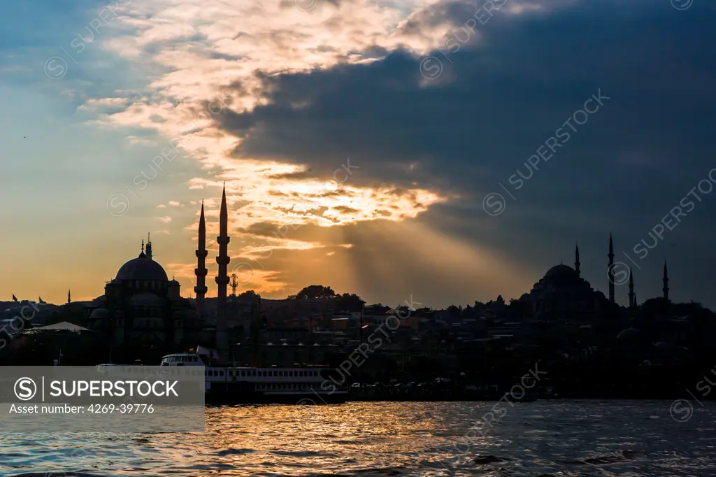 Yeni Cami, the New Mosque, Istanbul, Turkey.