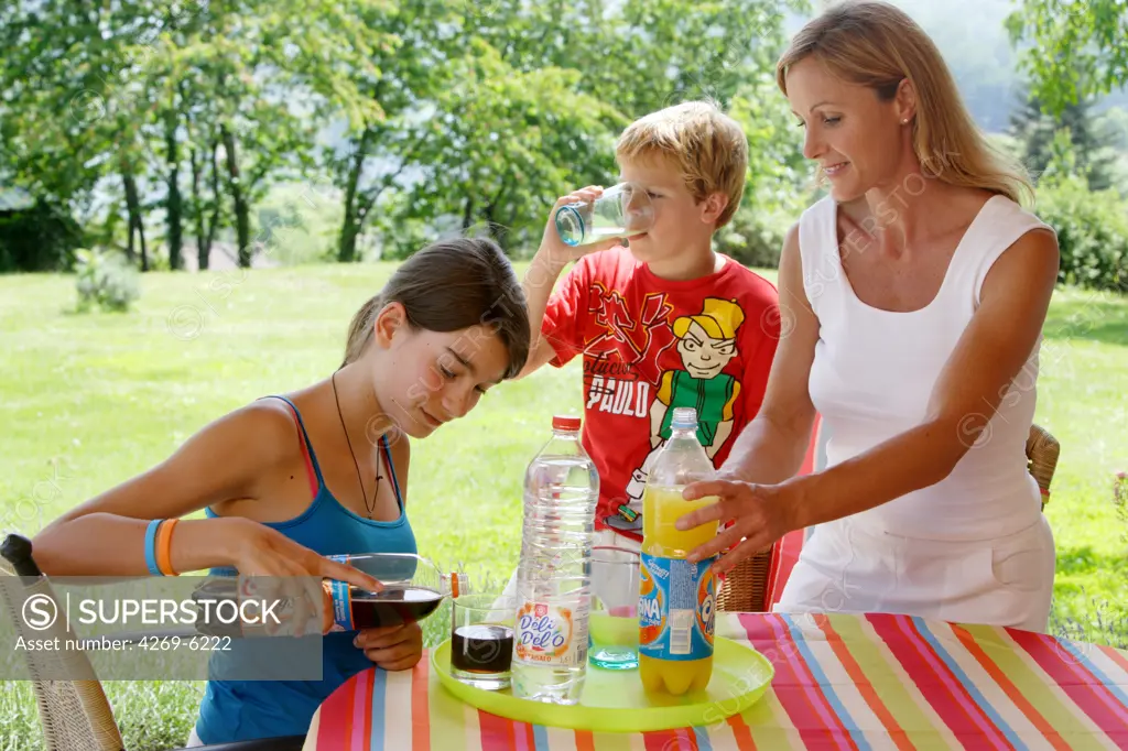 Children drinking sodas.