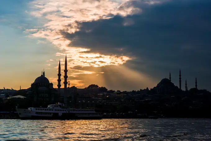 Yeni Cami, the New Mosque, Istanbul, Turkey.