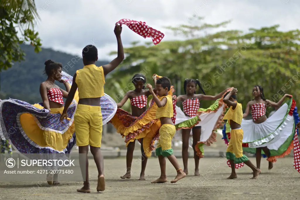 Afro-Colombian dances with colorful traditional clothing.