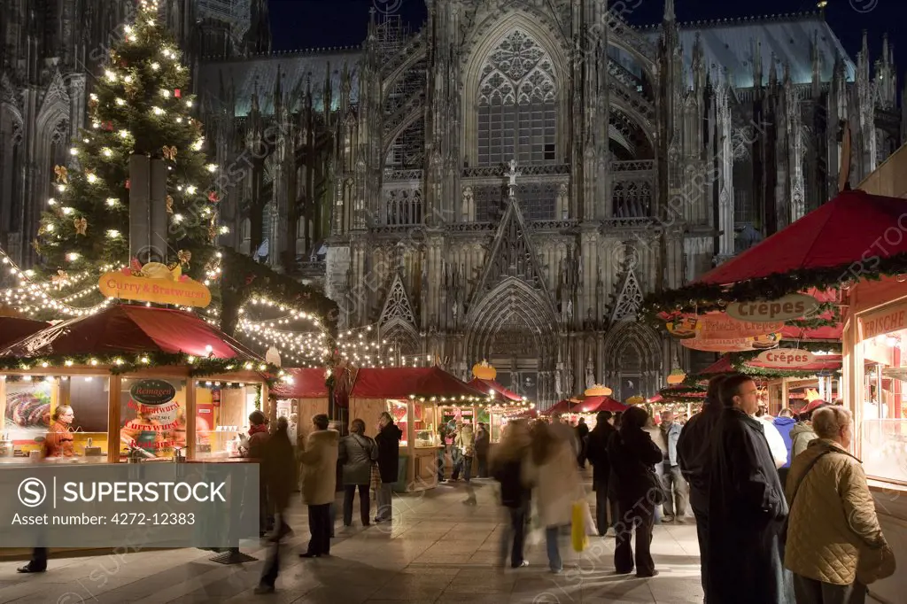 Christmas market, Cathedral, Cologne, North Rhine Westphalia, Germany