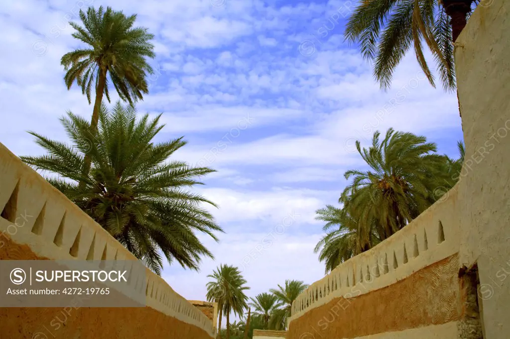 Ghadames, Libya; The old city build out of mud, served as refuge for settlers against the extreme high temperatures of the desert. In the past it was the last large oasis and refuge before entering the Sahara desert