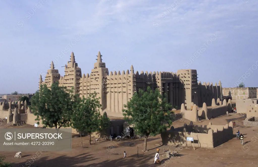 The Grand Mosque the largest mud building in Africa is a fine example of Islamic architecture. Built in neo-Sudanese style, it was renovated by the French in 1907. Designated a UNESCO World Heritage Site in 1988