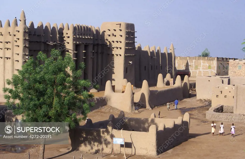 The Grand Mosque the largest mud building in Africa is a fine example of Islamic architecture. Built in neo-Sudanese style, it was renovated by the French in 1907. Designated a UNESCO World Heritage Site in 1988