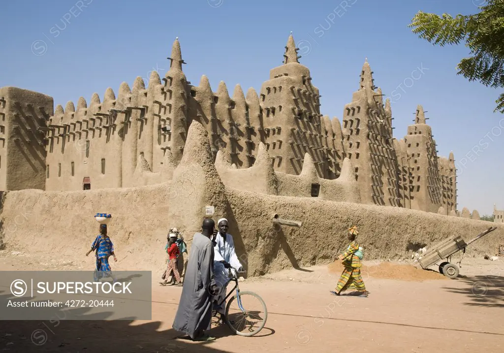 Mali, Djenne. The Great Mosque of Djenne - constructed in 1907 on the foundations of a 13th century mosque built by King Koy Konboro, the 26th ruler of Djenne. This very beautiful mosque is the largest mud structure in the world. The residents of the town turn out every year to undertake repairs.