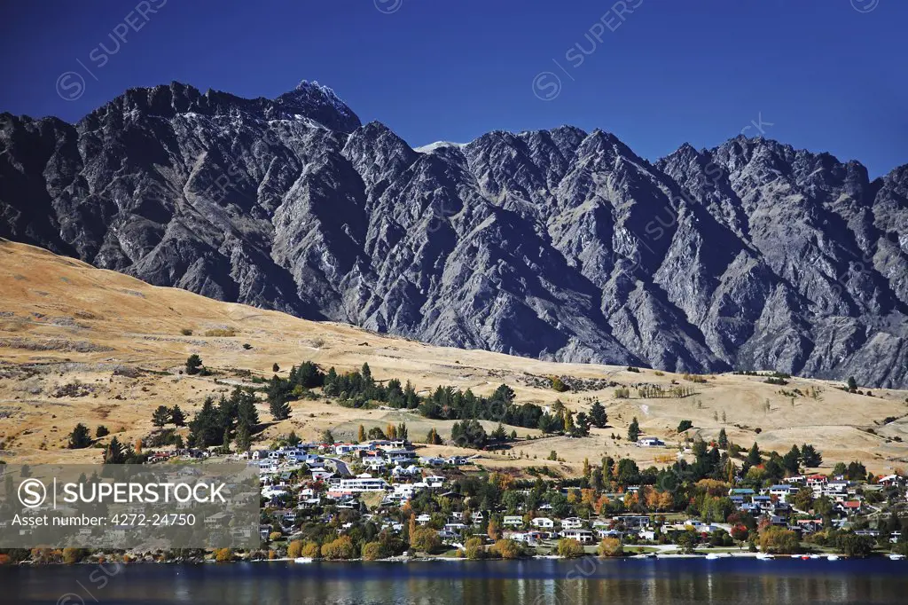 New Zealand, South Island, Otago, Queenstown, General view of Kelvin Heights and Lake Wakitipu, with the Remarkable Mountains in the background and Kelvin Peninsula.