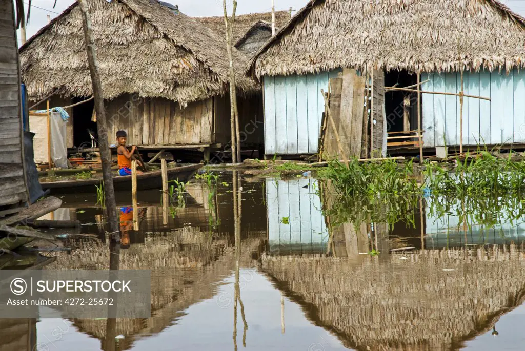 Peru, Amazon, Amazon River. The floating village of Belen, Iquitos.