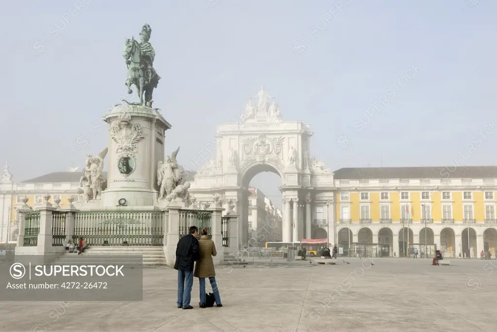 Tourists at Terreiro do Pa_o, Lisbon, Portugal