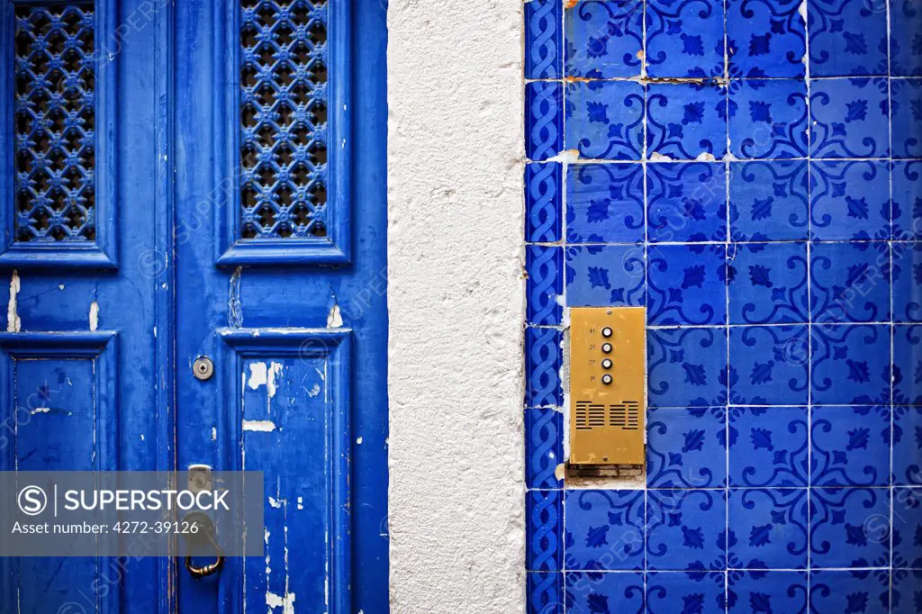 Portugal, Distrito de Lisboa, Lisbon, Alfama, Detail of a door.