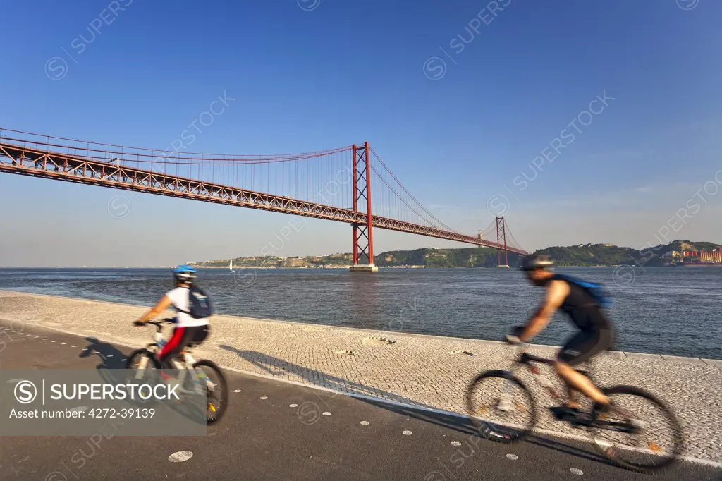 Portugal, Distrito de Lisboa, Lisbon, April 25th Bridge