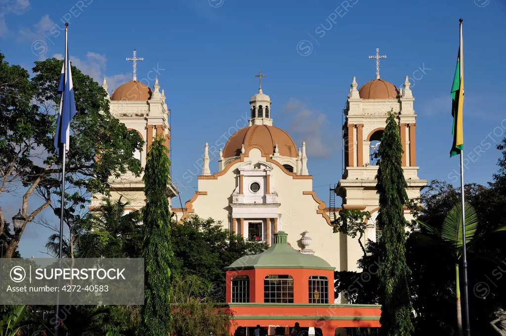 Catedral San Pedro Sula at Parque Central, San Pedro Sula, Honduras, Central America.