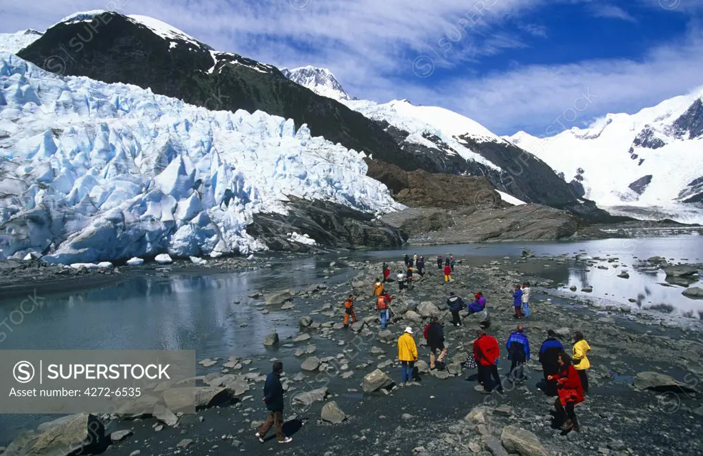 Chile, Tierra del Fuego. Passengers from the cruise ship, Terra Australis on a seven day trip through the islands of Tierra del Fuego from Punta Arenas, Region XII, Southern Chile