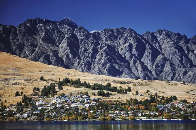 New Zealand, South Island, Otago, Queenstown, General view of Kelvin Heights and Lake Wakitipu, with the Remarkable Mountains in the background and Kelvin Peninsula.