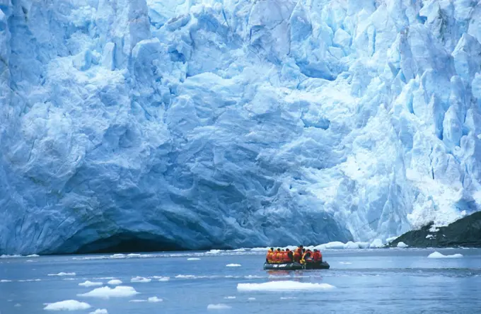 Chile, Tierra del Fuego. Passengers from the cruise ship, Terra Australis on a seven day trip through the islands of Tierra del Fuego from Punta Arenas, Region XII, Southern Chile