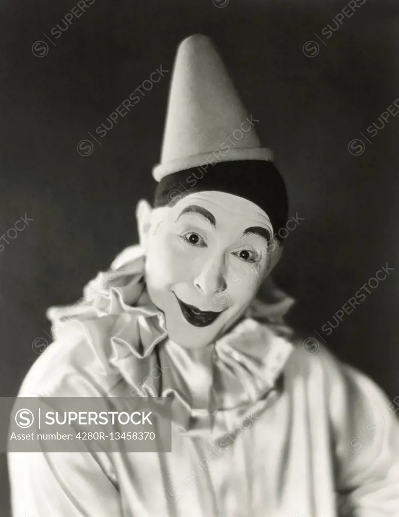 Portrait of clown with dunce cap (OLVI008_OU366_F)