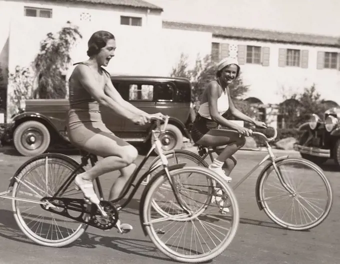 Bike riding fun (OLVI007_OU640_F)