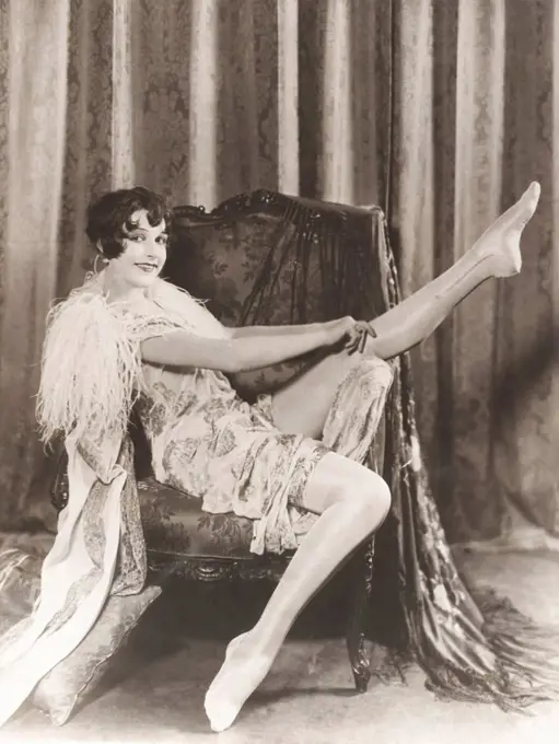 Flapper rolling up stockings