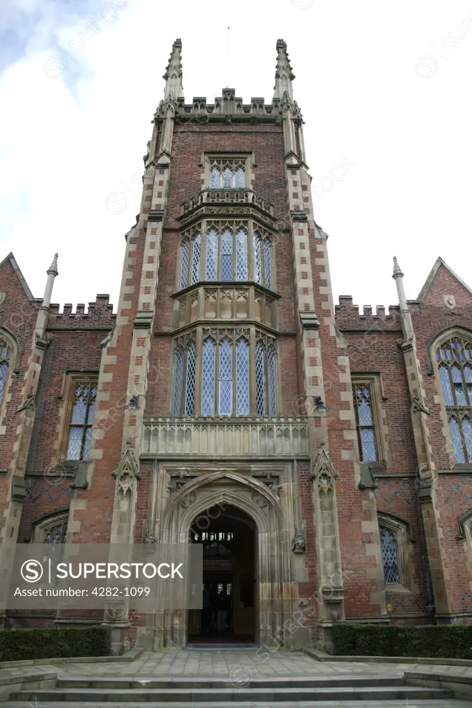 Northern Ireland, Belfast, Belfast. Exterior view of the entrance to the  Queens University of Belfast.