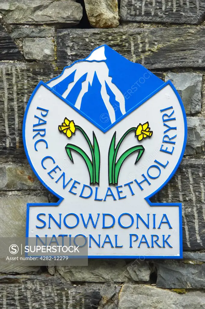 North Wales, Conwy, Betws-y-Coed. Snowdonia National Park sign on traditional stone wall.