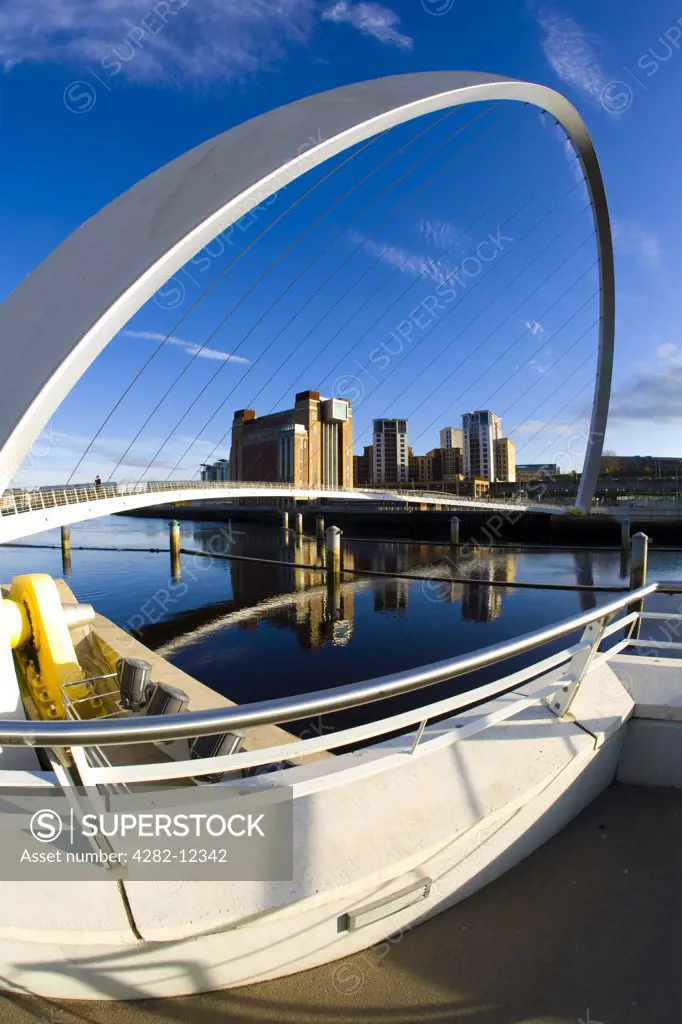 England, Tyne and Wear, Newcastle Upon Tyne. The Gateshead Millennium Bridge and Baltic Gallery on the Newcastle upon Tyne river quayside.