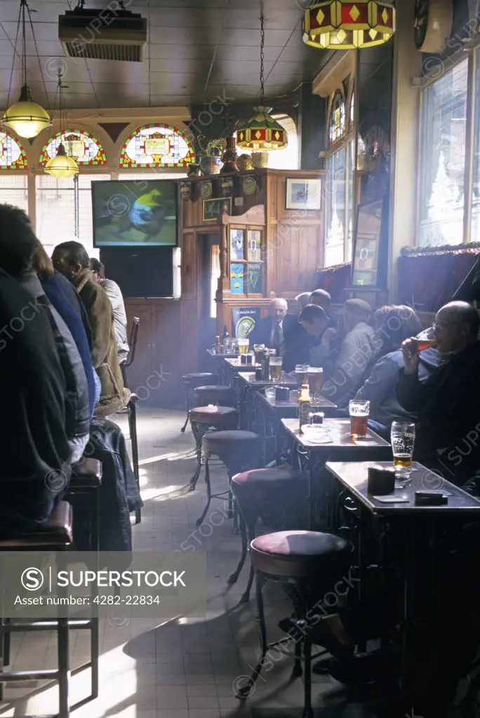 Northern Ireland, County Antrim, Belfast. Lunchtime in The Kitchen Bar, an historic Belfast Pub next to the Victoria Square shopping development.