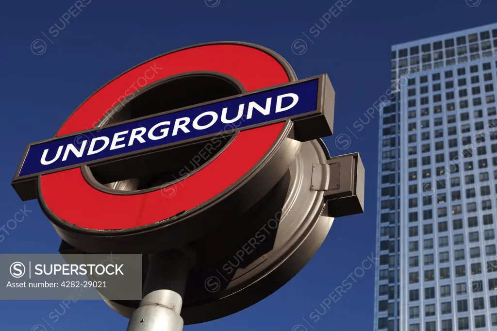 England, London, Canary Wharf. London Underground sign and One Canada Square, the second tallest building in the UK.