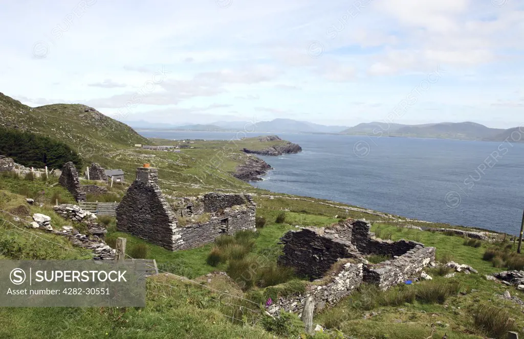 Republic of Ireland, County Kerry, Ballinskelligs. Irish village abandoned in 1790 due to the adverse weather conditions, Ballinskelligs Bay.