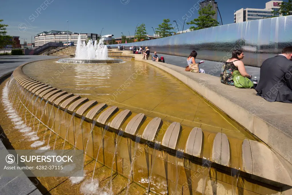 England, South Yorkshire, Sheffield. A view across the waterfalls in Sheaf Square in Sheffield.