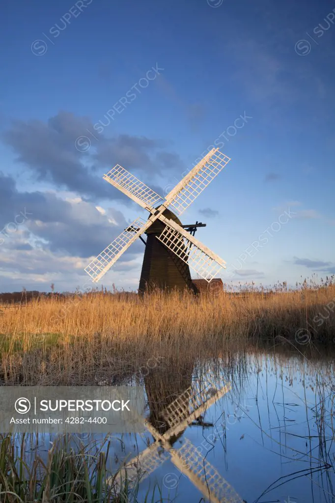 England, Suffolk, Herringfleet. Herringfleet Drainage Windmill (Walker's Mill) built in 1820, a Grade ll listed smock mill that has been restored to working order.