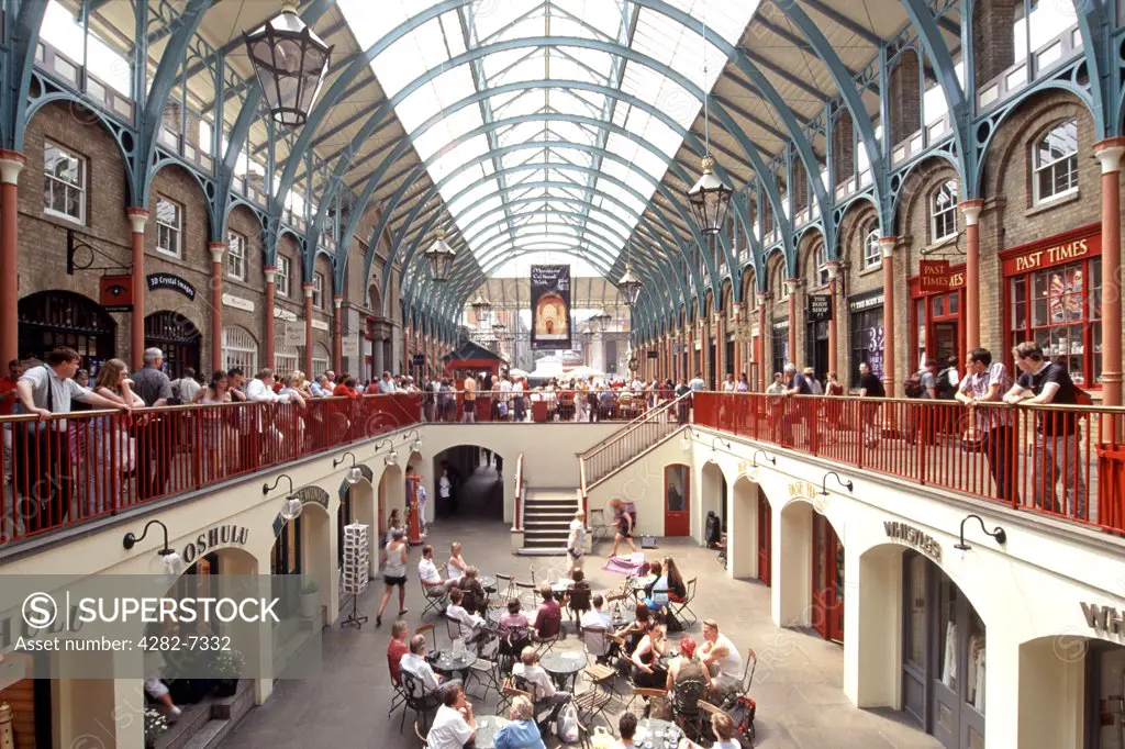 England, London, Covent Garden. The interior of Covent Garden Market.