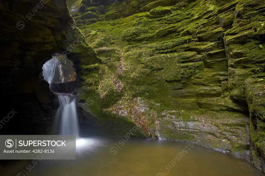 England, Cornwall, Trethevey. A waterfall on the Trevillet River flowing into Saint Nectan's Kieve in Saint Nectan's Glen.