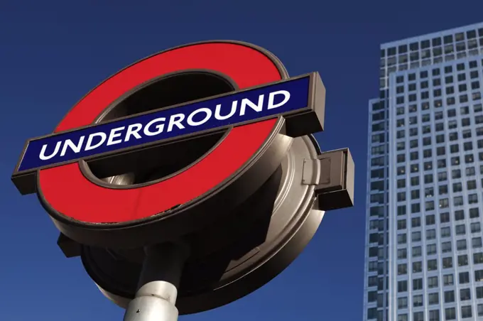 England, London, Canary Wharf. London Underground sign and One Canada Square, the second tallest building in the UK.