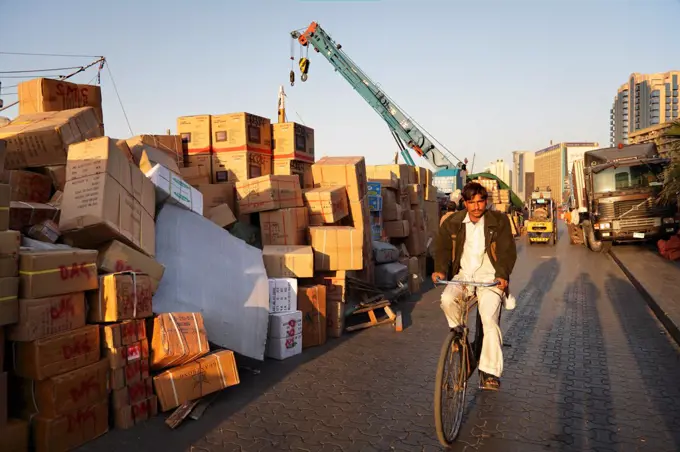 United Arab Emirates, Dubai, Dubai Creek. A dockside worker on his way home.