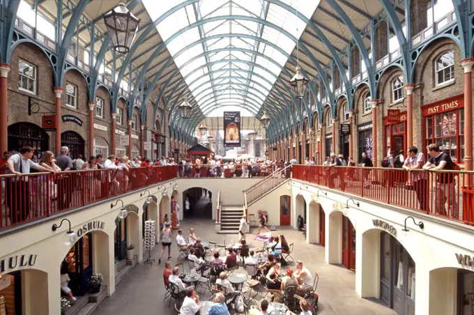 England, London, Covent Garden. The interior of Covent Garden Market.