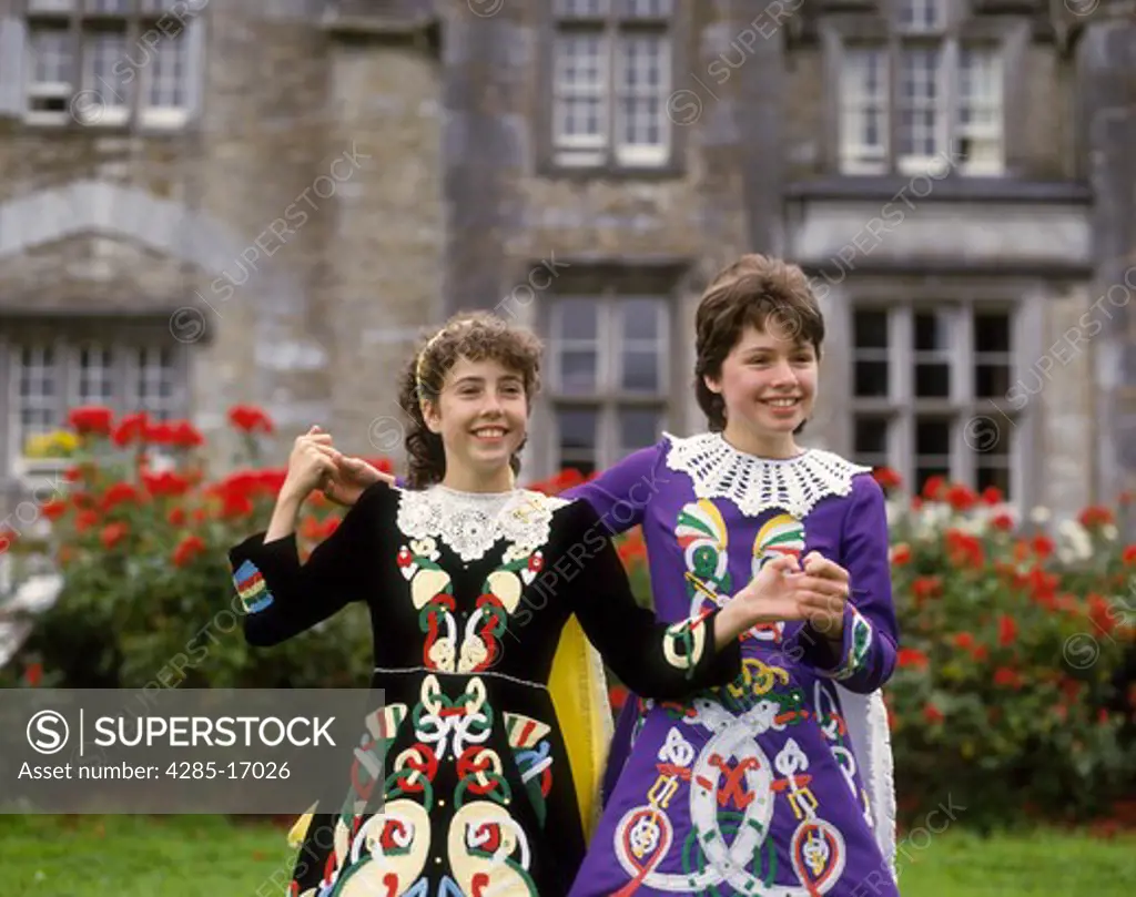 Irish Girls Dancing, Ireland