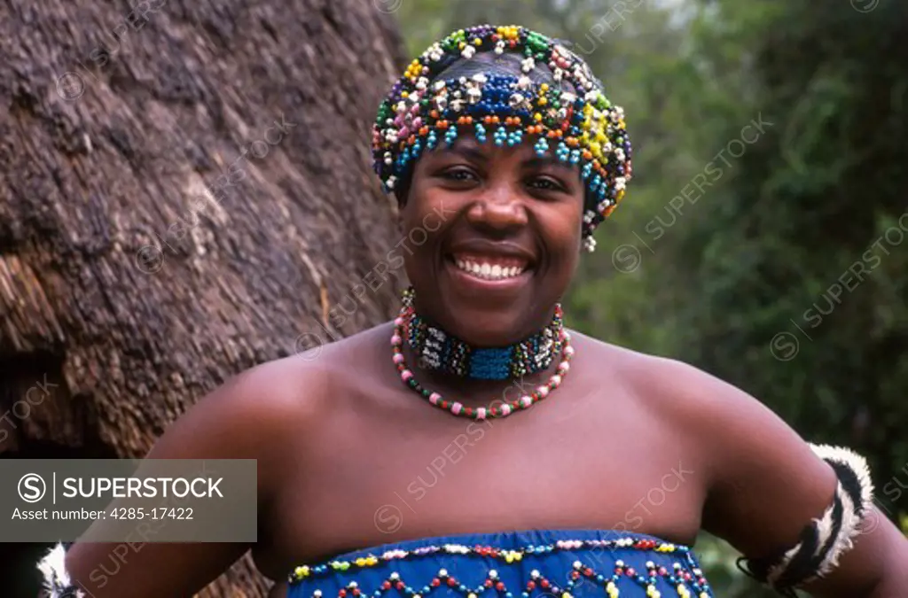 Zulu Woman, Phe Zulu, Zululand, KwaZulu/Natal Province, South Africa