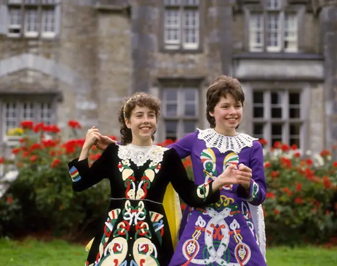 Irish Girls Dancing, Ireland