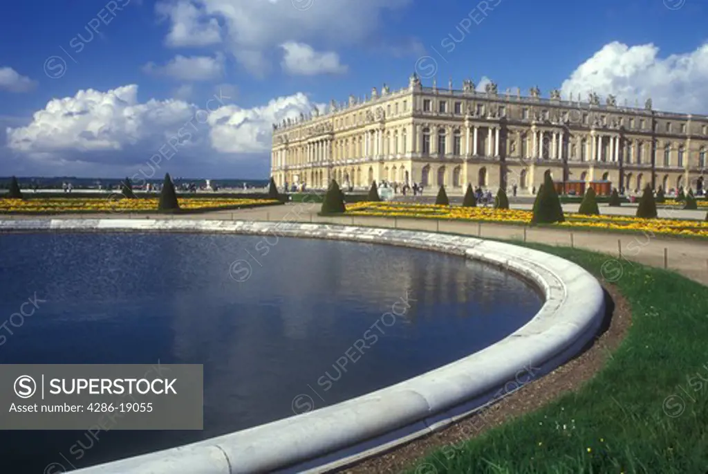 Versailles, France, Yvelines, Paris, Europe, The Versailles Palace, Fountain on the grounds of The Versailles Palace. Chateau built in 1631 and home of 17th and 18th-century French kings.