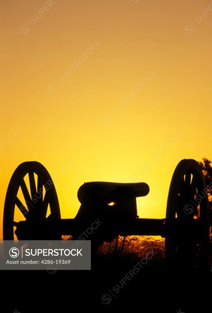 Gettysburg, cannon, battlefield, battle, Gettysburg Military Park, Pennsylvania, Silhouette of cannon at sunset on East Cemetery Hill a battlefield site at Gettysburg National Military Park in Gettysburg in the state of Pennsylvania.