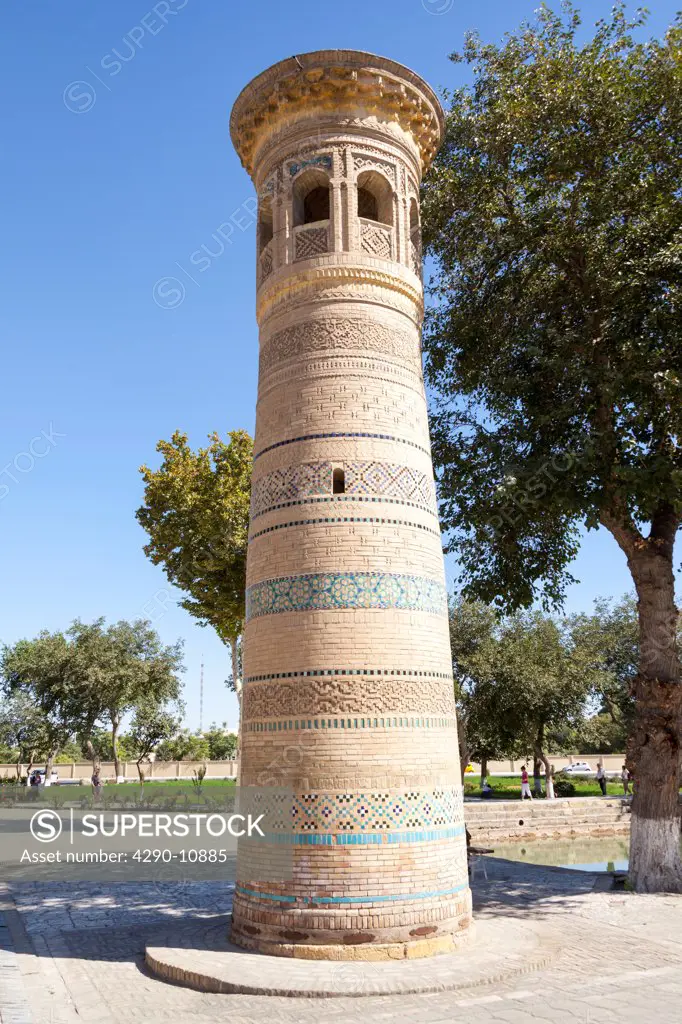 Minaret at the Bolo Hauz Mosque, also known as Bolo Khauz Mosque, Bukhara, Uzbekistan